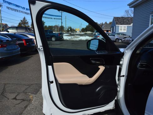 Used 2020 Jaguar F-PACE Premium image 26