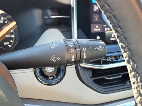 Used 2023 Jeep Compass Limited image 21