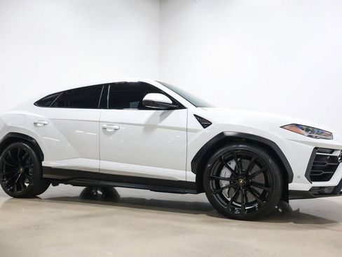 Used 2020 Lamborghini Urus image 68