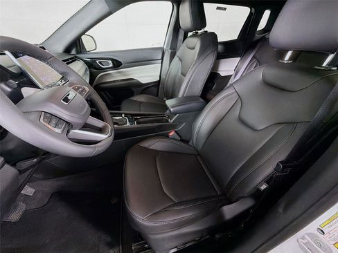 Used 2025 Jeep Compass Limited AWD/4WD image 11