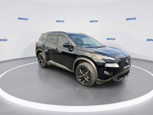 Used 2023 Nissan Rogue SV w/ SV Premium B Package FWD image 2