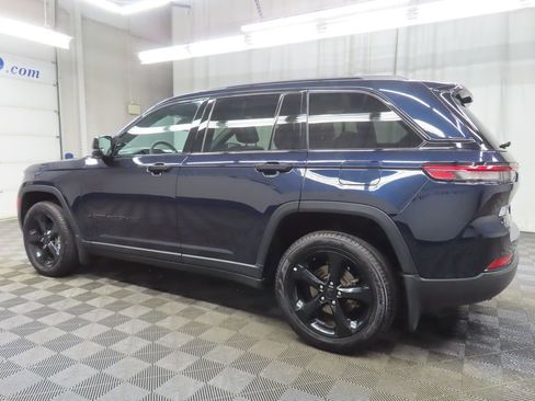 Used 2025 Jeep Grand Cherokee Limited w/ Luxury Tech Group II AWD/4WD image 6