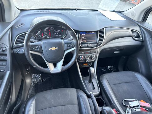 Used 2021 Chevrolet Trax LT w/ LT Convenience Package FWD image 7