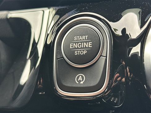 Certified 2025 Mercedes-Benz GLA 250 image 27