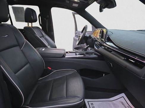 Certified 2022 Cadillac Escalade Sport image 17