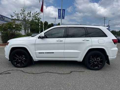 Used 2019 Jeep Grand Cherokee Altitude AWD/4WD image 2