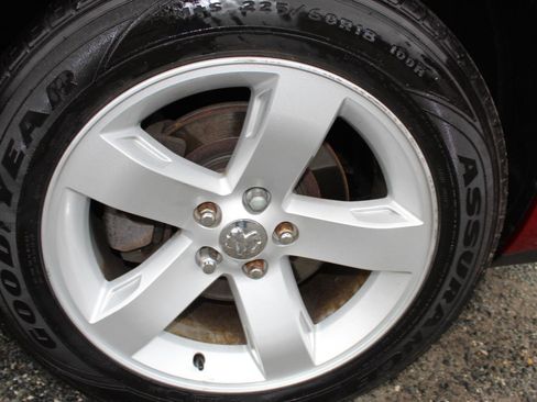 Used 2010 Dodge Challenger SE RWD image 27
