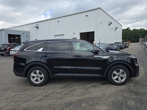 Used 2024 Kia Sorento LX FWD image 9