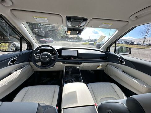 New 2026 Kia Carnival EX image 24