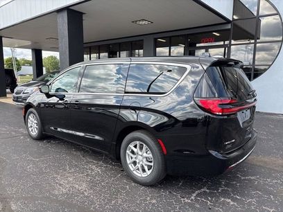 New 2026 Chrysler Pacifica Select