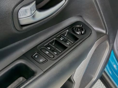 Used 2022 Jeep Renegade Limited w/ Sun, Sound & Wheels Group AWD/4WD image 20