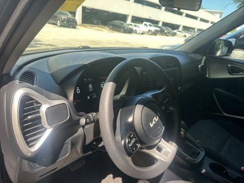 Used 2023 Kia Soul LX w/ LX Technology Package image 24
