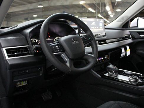 New 2026 Mitsubishi Outlander SE image 5