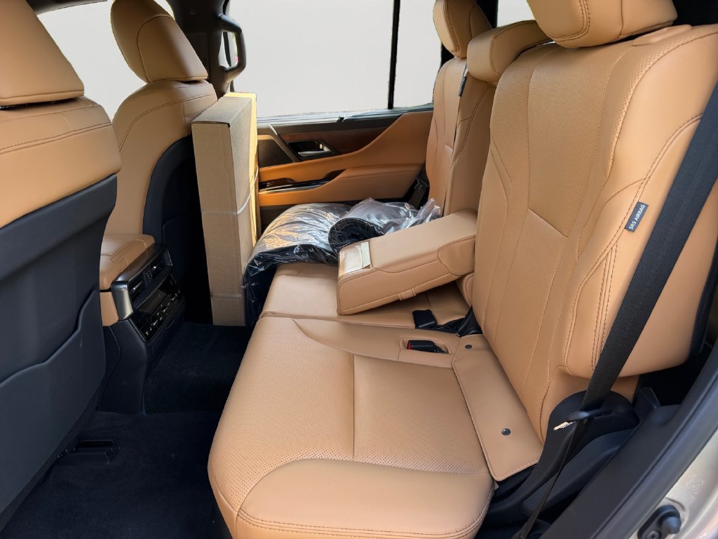 New 2026 Lexus LX 700h Luxury AWD/4WD image 11