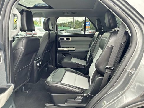 Used 2023 Ford Explorer XLT w/ Equipment Group 202A AWD/4WD image 16