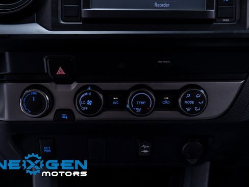 Used 2019 Toyota Tacoma SR image 13