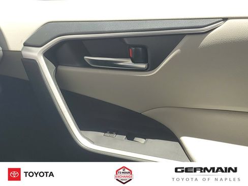 Used 2019 Toyota RAV4 XLE w/ Convenience Package FWD image 28