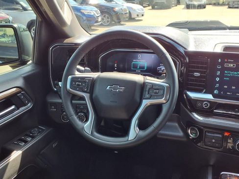 Used 2025 Chevrolet Silverado 1500 LT Trail Boss w/ Convenience Package II AWD/4WD image 15