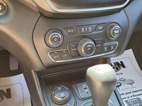 Used 2019 Jeep Cherokee Latitude Plus image 23