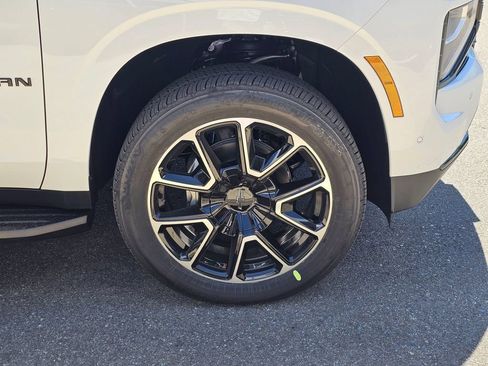 New 2026 Chevrolet Suburban RST w/ Comfort Package AWD/4WD image 9