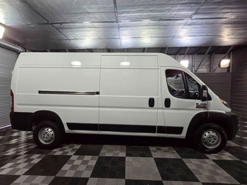 Used 2021 RAM ProMaster 2500 w/ Convenience Group FWD image 9