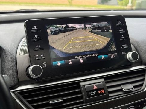 Used 2018 Honda Accord Touring image 24