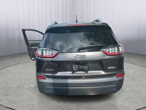 Used 2020 Jeep Cherokee Latitude Plus w/ Comfort/Convenience Group AWD/4WD image 3