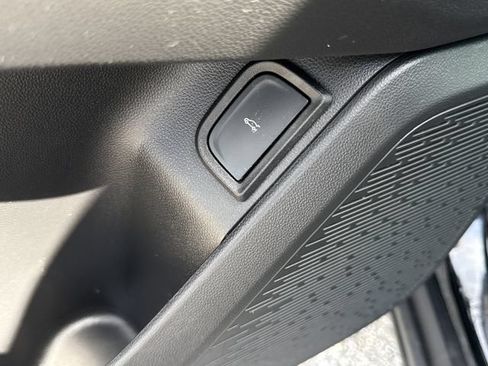 Used 2025 Chevrolet Equinox LT w/ Convenience Package II FWD image 37