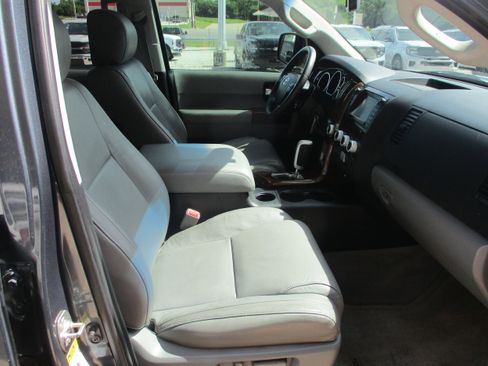 Used 2008 Toyota Sequoia Limited RWD image 11