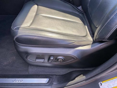Used 2023 Jeep Grand Cherokee Overland AWD/4WD image 28