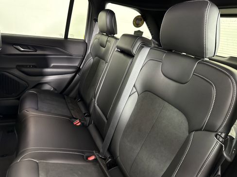 New 2025 Jeep Grand Cherokee Altitude image 13