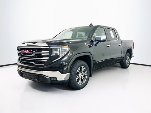 Used 2025 GMC Sierra 1500 SLT image 3