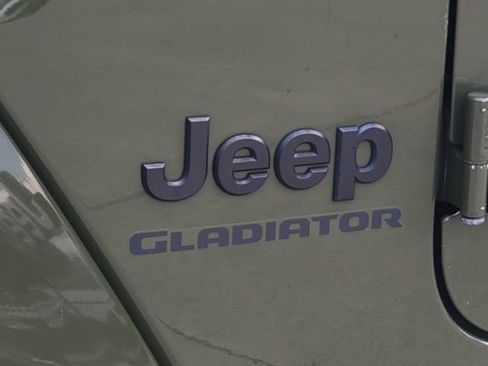 Used 2022 Jeep Gladiator Sport AWD/4WD image 16