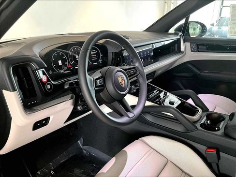 New 2026 Porsche Cayenne image 4