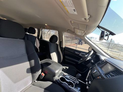 Used 2019 Nissan Pathfinder SV image 15