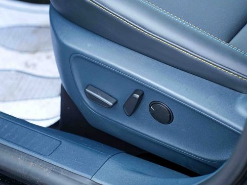 Used 2025 Ford Maverick Lobo image 27