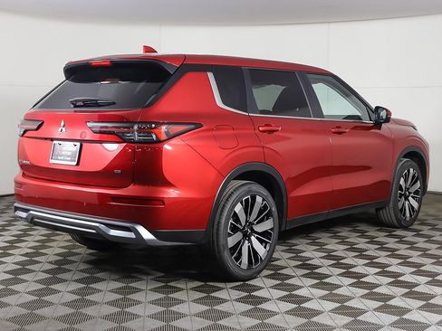 New 2026 Mitsubishi Outlander SE image 12