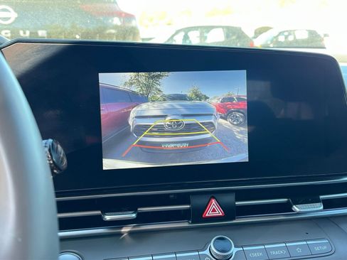 Used 2025 Hyundai Elantra SEL image 23