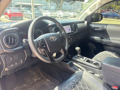 Used 2022 Toyota Tacoma SR AWD/4WD image 6