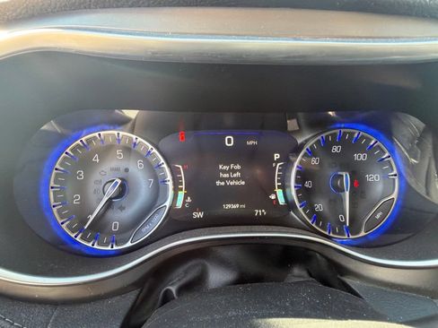 Used 2018 Chrysler Pacifica Limited FWD image 6