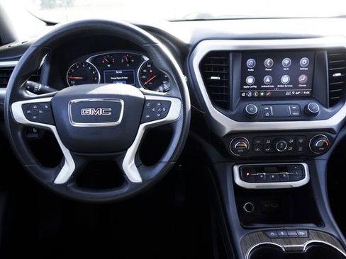 Used 2023 GMC Acadia SLE image 16