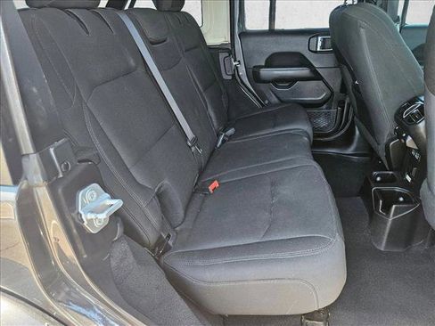 Used 2019 Jeep Wrangler Unlimited Sahara AWD/4WD image 20