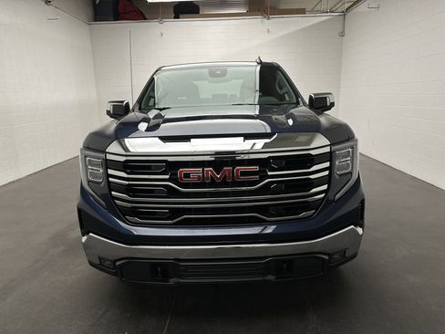 Used 2022 GMC Sierra 1500 SLT w/ SLT Convenience Package AWD/4WD image 3