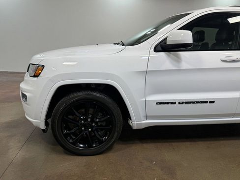 Used 2022 Jeep Grand Cherokee Altitude image 38