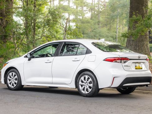 Used 2021 Toyota Corolla LE FWD image 51