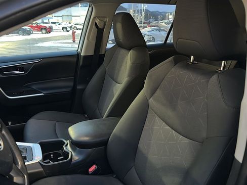 Used 2025 Toyota RAV4 XLE image 2