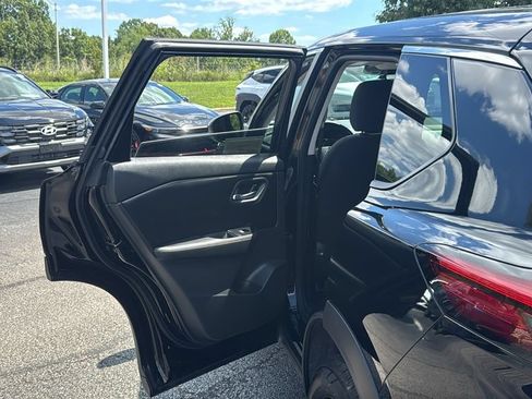 Used 2025 Nissan Rogue SV FWD image 25