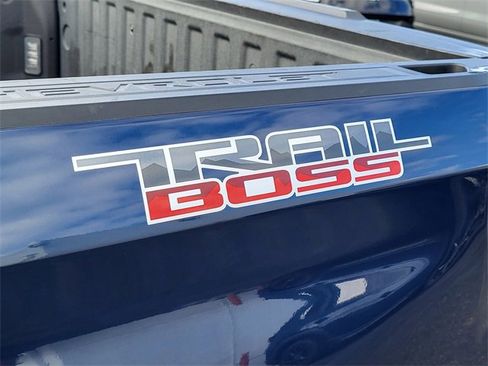 Used 2021 Chevrolet Silverado 1500 LT Trail Boss w/ Convenience Package II image 9