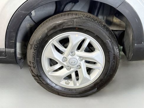 Used 2026 Hyundai Venue SE FWD image 32