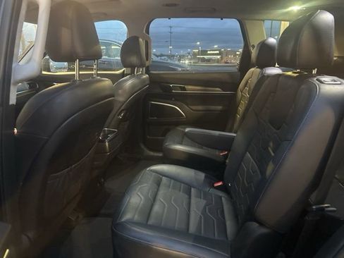 Used 2021 Kia Telluride SX w/ SX Prestige Package image 6